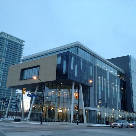 Square One Fully Furnished Suite Mississauga Exterior photo