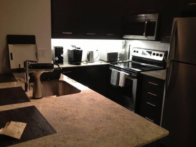 Square One Fully Furnished Suite Mississauga Exterior photo