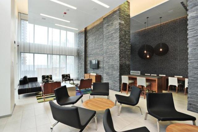 Square One Fully Furnished Suite Mississauga Exterior photo