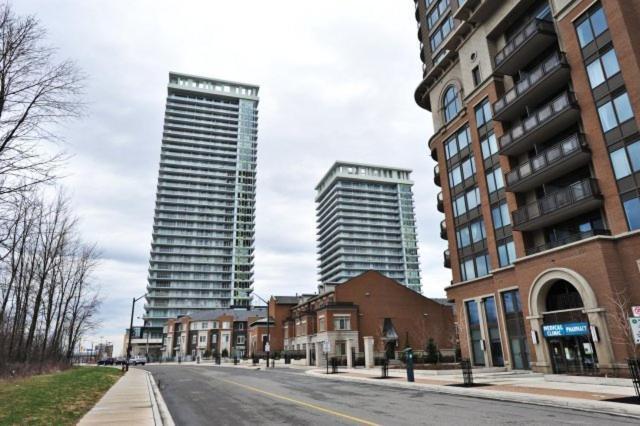 Square One Fully Furnished Suite Mississauga Exterior photo