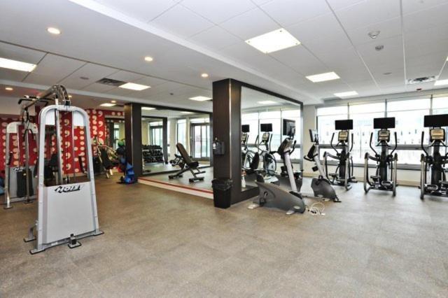 Square One Fully Furnished Suite Mississauga Exterior photo