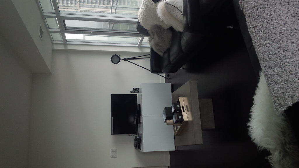 Square One Fully Furnished Suite Mississauga Room photo