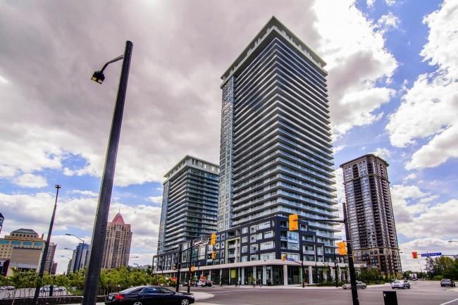 Square One Fully Furnished Suite Mississauga Room photo