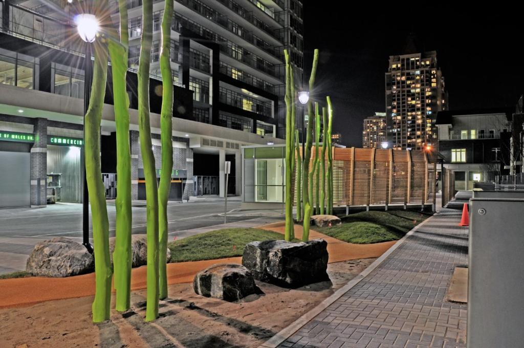 Square One Fully Furnished Suite Mississauga Exterior photo